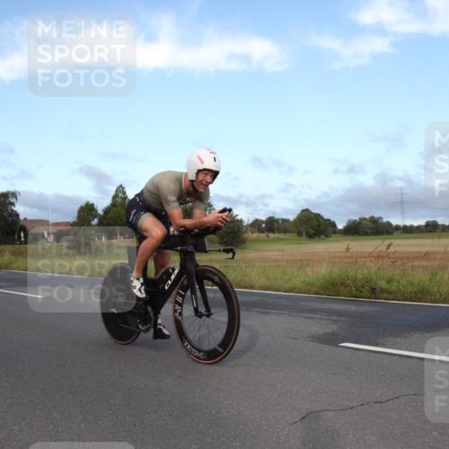 25.08.2024 - Elbe Triathlon Hamburg Fuchs,  Jonas http://msf.ph/oto/6826202 25.08.2024 08:41:48 Radfahren 105 meine-sportfotos.de