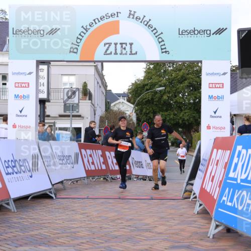 25.08.2024 - 20. Blankeneser Heldenlauf Strokosch-Dieckow http://msf.ph/oto/6826235 25.08.2024 09:54:21 Ziel 229, 230 meine-sportfotos.de