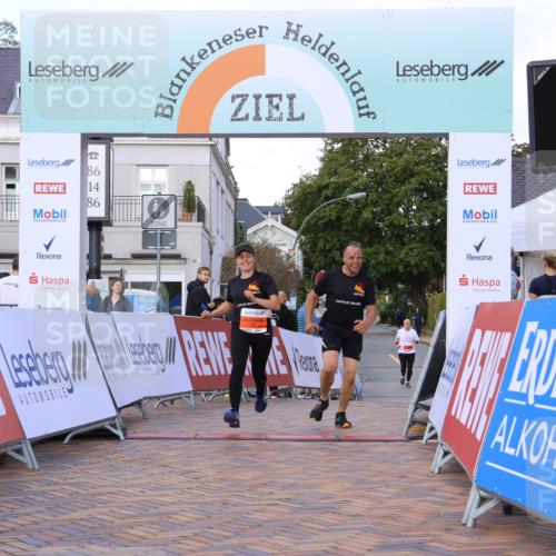 25.08.2024 - 20. Blankeneser Heldenlauf Strokosch-Dieckow http://msf.ph/oto/6826262 25.08.2024 09:54:22 Ziel 229, 230 meine-sportfotos.de
