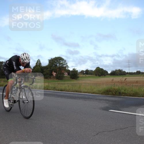 25.08.2024 - Elbe Triathlon Hamburg Fuchs,  Jonas http://msf.ph/oto/6826271 25.08.2024 08:43:58 Radfahren 41 meine-sportfotos.de