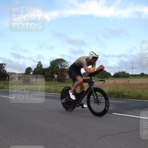 25.08.2024 - Elbe Triathlon Hamburg Fuchs,  Jonas http://msf.ph/oto/6826275 25.08.2024 08:44:15 Radfahren 97 meine-sportfotos.de