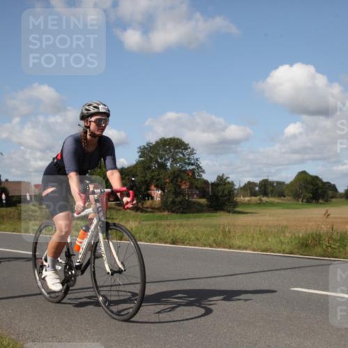 25.08.2024 - Elbe Triathlon Hamburg Fuchs,  Jonas http://msf.ph/oto/6826285 25.08.2024 11:06:12 Radfahren 1665, 1657, 1666 meine-sportfotos.de