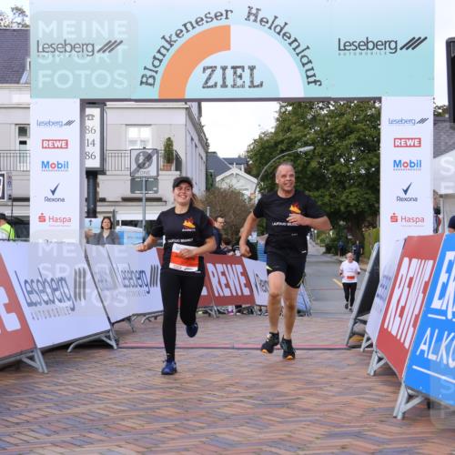 25.08.2024 - 20. Blankeneser Heldenlauf Strokosch-Dieckow http://msf.ph/oto/6826306 25.08.2024 09:54:22 Ziel 229, 230 meine-sportfotos.de