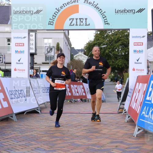 25.08.2024 - 20. Blankeneser Heldenlauf Strokosch-Dieckow http://msf.ph/oto/6826322 25.08.2024 09:54:23 Ziel 229, 230 meine-sportfotos.de