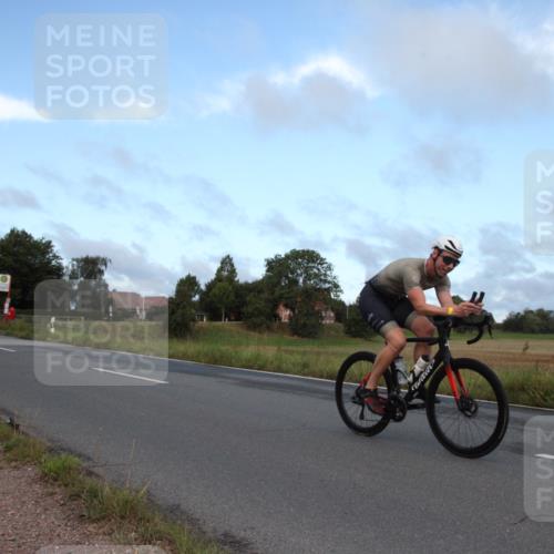 25.08.2024 - Elbe Triathlon Hamburg Fuchs,  Jonas http://msf.ph/oto/6826324 25.08.2024 08:45:31 Radfahren 98 meine-sportfotos.de