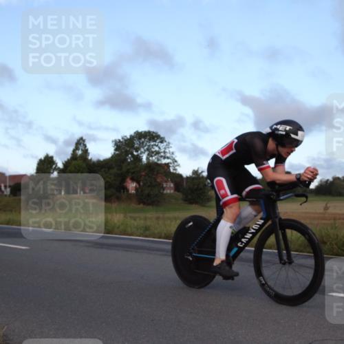 25.08.2024 - Elbe Triathlon Hamburg Fuchs,  Jonas http://msf.ph/oto/6826368 25.08.2024 08:48:46 Radfahren 65 meine-sportfotos.de
