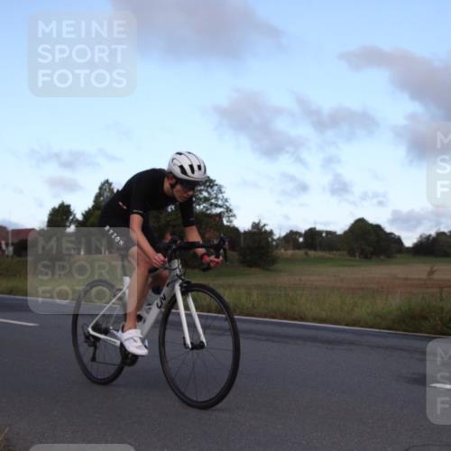 25.08.2024 - Elbe Triathlon Hamburg Fuchs,  Jonas http://msf.ph/oto/6826386 25.08.2024 08:50:17 Radfahren 109 meine-sportfotos.de
