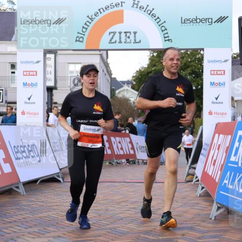 25.08.2024 - 20. Blankeneser Heldenlauf Strokosch-Dieckow http://msf.ph/oto/6826395 25.08.2024 09:54:23 Ziel 229, 230 meine-sportfotos.de