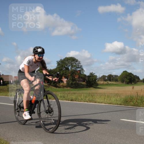 25.08.2024 - Elbe Triathlon Hamburg Fuchs,  Jonas http://msf.ph/oto/6826413 25.08.2024 11:04:10 Radfahren 1414, 1624, 1432, 1437 meine-sportfotos.de