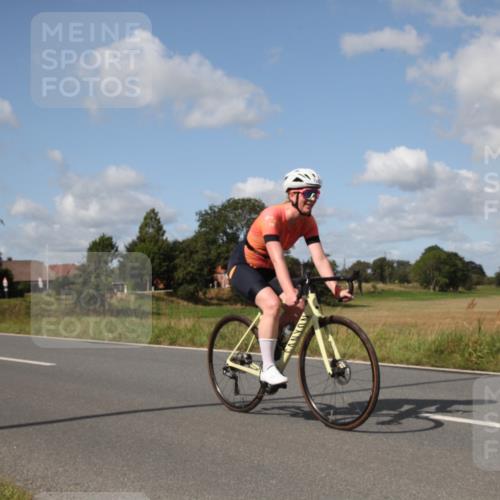 25.08.2024 - Elbe Triathlon Hamburg Fuchs,  Jonas http://msf.ph/oto/6826422 25.08.2024 11:04:01 Radfahren 1441, 1697, 1414 meine-sportfotos.de