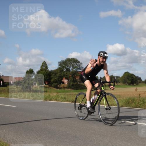 25.08.2024 - Elbe Triathlon Hamburg Fuchs,  Jonas http://msf.ph/oto/6826425 25.08.2024 11:03:57 Radfahren 1683, 1441, 1697 meine-sportfotos.de