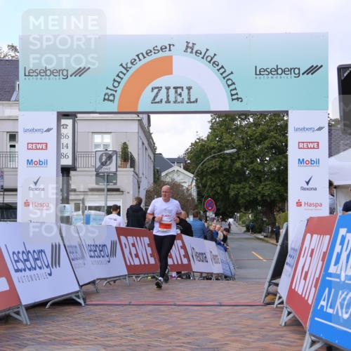 25.08.2024 - 20. Blankeneser Heldenlauf Strokosch-Dieckow http://msf.ph/oto/6826429 25.08.2024 09:54:28 Ziel 116, 229, 230 meine-sportfotos.de
