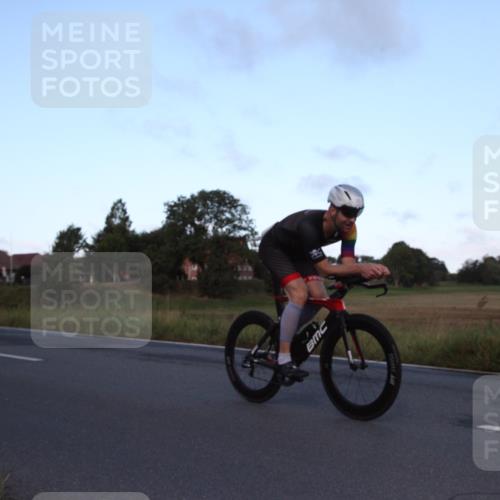 25.08.2024 - Elbe Triathlon Hamburg Fuchs,  Jonas http://msf.ph/oto/6826533 25.08.2024 08:54:32 Radfahren 92, 182, 81, 89, 158 meine-sportfotos.de