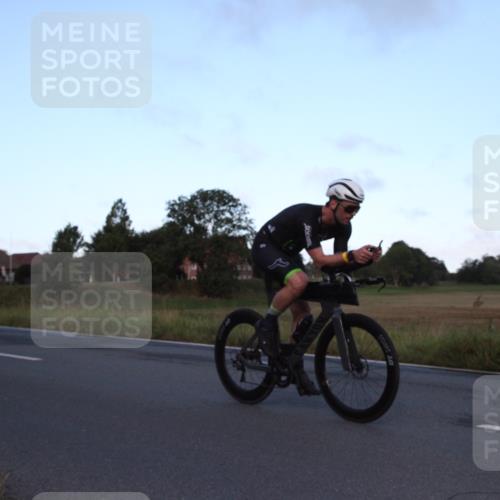 25.08.2024 - Elbe Triathlon Hamburg Fuchs,  Jonas http://msf.ph/oto/6826546 25.08.2024 08:54:45 Radfahren 34, 39 meine-sportfotos.de