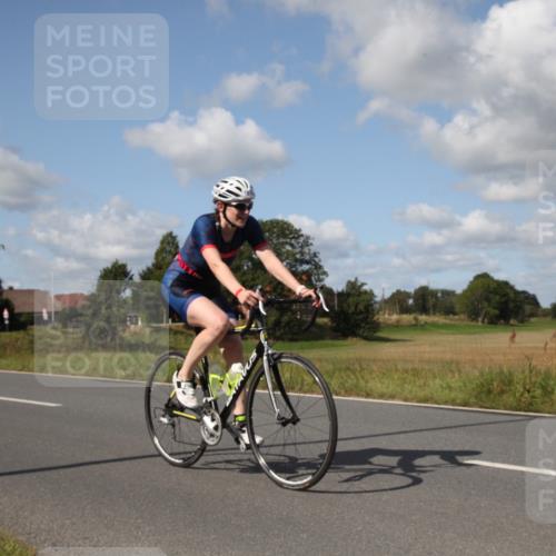 25.08.2024 - Elbe Triathlon Hamburg Fuchs,  Jonas http://msf.ph/oto/6826572 25.08.2024 11:02:10 Radfahren 1684, 1678, 1644, 1717 meine-sportfotos.de