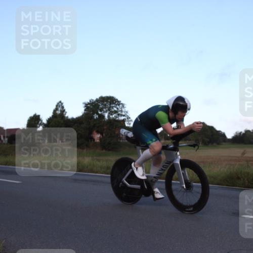 25.08.2024 - Elbe Triathlon Hamburg Fuchs,  Jonas http://msf.ph/oto/6826657 25.08.2024 08:56:57 Radfahren 94, 46, 86 meine-sportfotos.de
