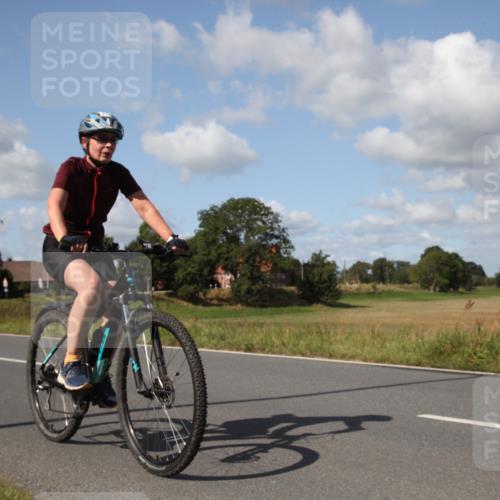 25.08.2024 - Elbe Triathlon Hamburg Fuchs,  Jonas http://msf.ph/oto/6826659 25.08.2024 11:01:15 Radfahren 1540, 1687, 1582 meine-sportfotos.de