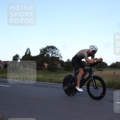 25.08.2024 - Elbe Triathlon Hamburg Fuchs,  Jonas http://msf.ph/oto/6826702 25.08.2024 08:57:38 Radfahren 58, 97, 185, 126 meine-sportfotos.de