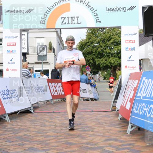 25.08.2024 - 20. Blankeneser Heldenlauf Strokosch-Dieckow http://msf.ph/oto/6827036 25.08.2024 09:55:25 Ziel 107 meine-sportfotos.de