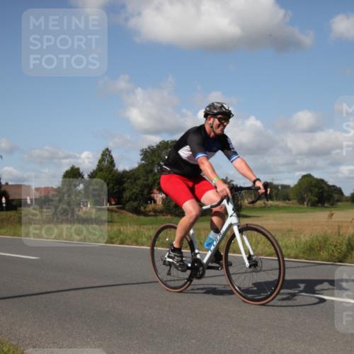 25.08.2024 - Elbe Triathlon Hamburg Fuchs,  Jonas http://msf.ph/oto/6827198 25.08.2024 10:54:05 Radfahren 1429, 1553, 1433, 734, 1521, 700, 760 meine-sportfotos.de