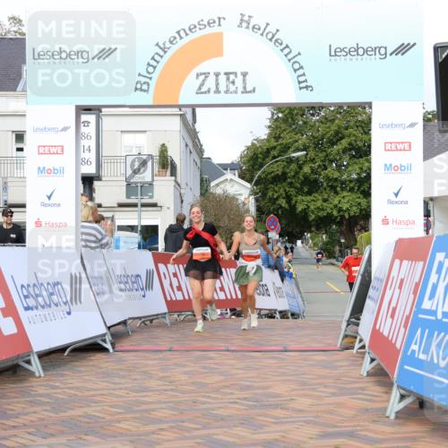 25.08.2024 - 20. Blankeneser Heldenlauf Strokosch-Dieckow http://msf.ph/oto/6827226 25.08.2024 09:55:32 Ziel 258, 259 meine-sportfotos.de