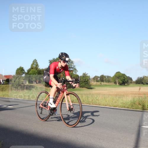 25.08.2024 - Elbe Triathlon Hamburg Fuchs,  Jonas http://msf.ph/oto/6827227 25.08.2024 09:09:22 Radfahren 261, 121, 141, 46, 303 meine-sportfotos.de