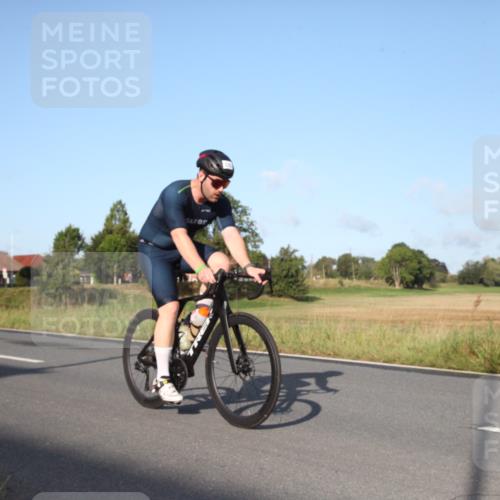 25.08.2024 - Elbe Triathlon Hamburg Fuchs,  Jonas http://msf.ph/oto/6827331 25.08.2024 09:10:49 Radfahren 122, 74, 230, 77 meine-sportfotos.de