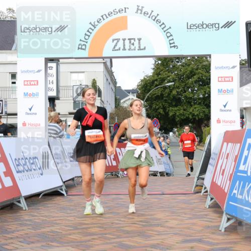 25.08.2024 - 20. Blankeneser Heldenlauf Strokosch-Dieckow http://msf.ph/oto/6827349 25.08.2024 09:55:34 Ziel 245, 246, 258, 259 meine-sportfotos.de