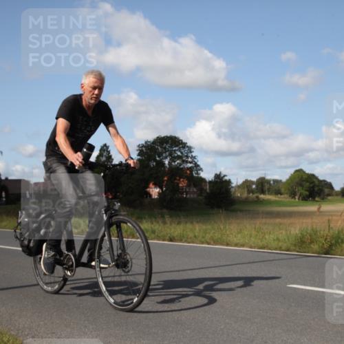 25.08.2024 - Elbe Triathlon Hamburg Fuchs,  Jonas http://msf.ph/oto/6827372 25.08.2024 10:52:25 Radfahren 1571, 1581, 755, 796, 1480 meine-sportfotos.de