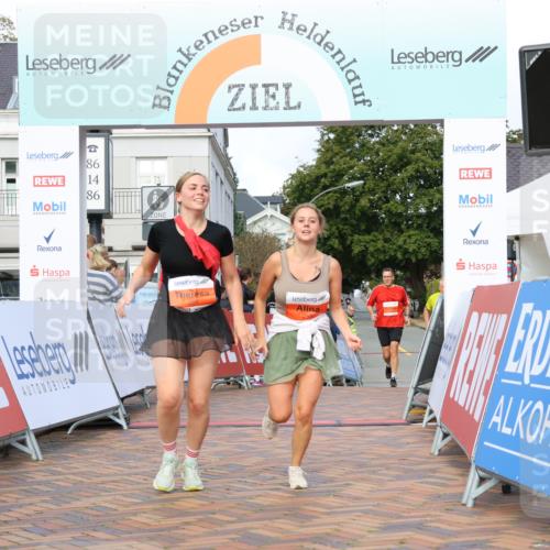25.08.2024 - 20. Blankeneser Heldenlauf Strokosch-Dieckow http://msf.ph/oto/6827397 25.08.2024 09:55:34 Ziel 245, 246, 258, 259 meine-sportfotos.de