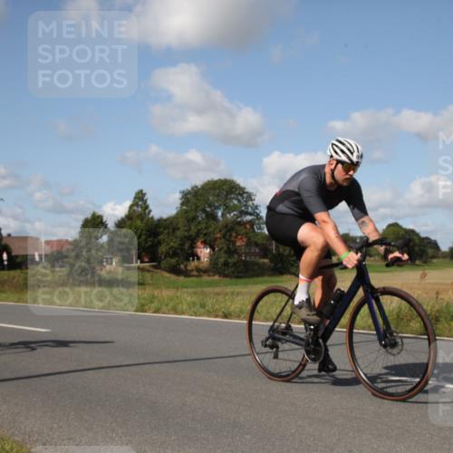 25.08.2024 - Elbe Triathlon Hamburg Fuchs,  Jonas http://msf.ph/oto/6827494 25.08.2024 10:50:50 Radfahren 698, 1496, 731 meine-sportfotos.de