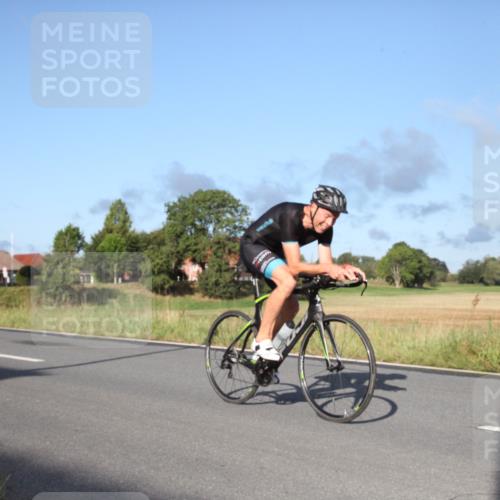 25.08.2024 - Elbe Triathlon Hamburg Fuchs,  Jonas http://msf.ph/oto/6827548 25.08.2024 09:14:11 Radfahren 137, 114, 163, 385, 271, 305, 175 meine-sportfotos.de