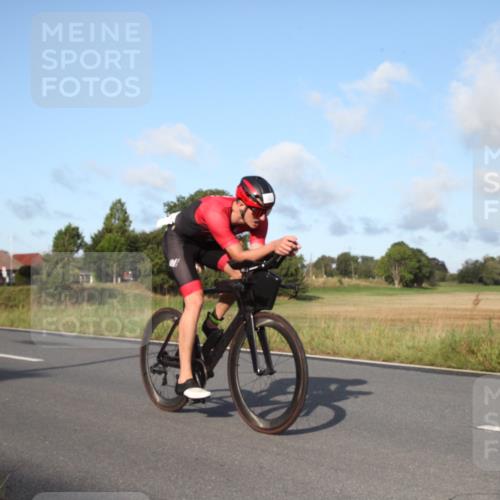 25.08.2024 - Elbe Triathlon Hamburg Fuchs,  Jonas http://msf.ph/oto/6827631 25.08.2024 09:15:55 Radfahren 44, 223, 231, 82, 68 meine-sportfotos.de