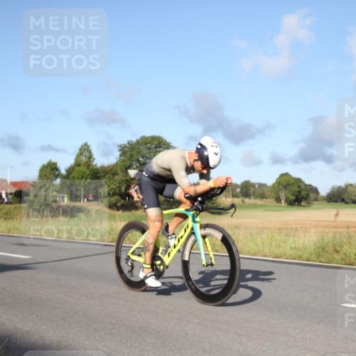 25.08.2024 - Elbe Triathlon Hamburg Fuchs,  Jonas http://msf.ph/oto/6827660 25.08.2024 09:16:26 Radfahren 181, 67, 330, 101, 72, 127 meine-sportfotos.de