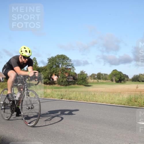 25.08.2024 - Elbe Triathlon Hamburg Fuchs,  Jonas http://msf.ph/oto/6827709 25.08.2024 09:17:44 Radfahren 1851, 289, 323, 265 meine-sportfotos.de