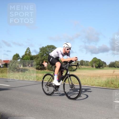 25.08.2024 - Elbe Triathlon Hamburg Fuchs,  Jonas http://msf.ph/oto/6827714 25.08.2024 09:17:46 Radfahren 1851, 289, 323, 265 meine-sportfotos.de