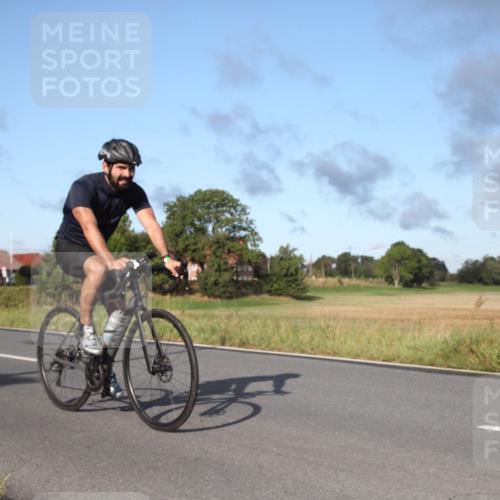25.08.2024 - Elbe Triathlon Hamburg Fuchs,  Jonas http://msf.ph/oto/6827863 25.08.2024 09:21:03 Radfahren 1850, 89, 399, 267, 79, 39 meine-sportfotos.de