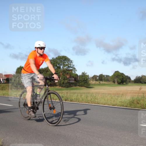 25.08.2024 - Elbe Triathlon Hamburg Fuchs,  Jonas http://msf.ph/oto/6827904 25.08.2024 09:21:48 Radfahren 92, 294, 34, 280, 190, 84 meine-sportfotos.de