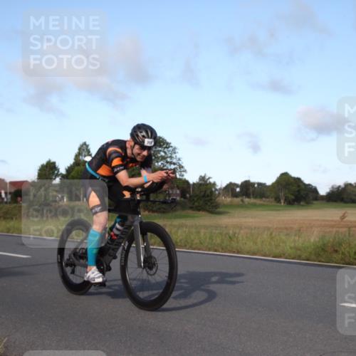 25.08.2024 - Elbe Triathlon Hamburg Fuchs,  Jonas http://msf.ph/oto/6828015 25.08.2024 09:24:04 Radfahren 142, 369, 76, 74, 117 meine-sportfotos.de