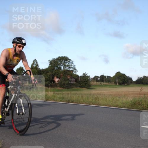 25.08.2024 - Elbe Triathlon Hamburg Fuchs,  Jonas http://msf.ph/oto/6828019 25.08.2024 09:24:08 Radfahren 369, 76, 74, 117, 283 meine-sportfotos.de