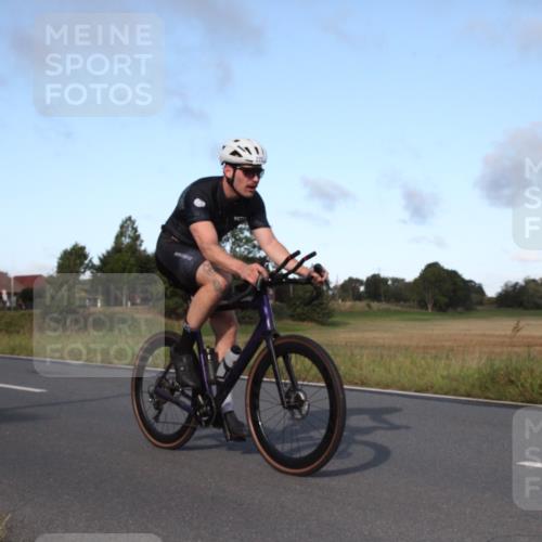 25.08.2024 - Elbe Triathlon Hamburg Fuchs,  Jonas http://msf.ph/oto/6828080 25.08.2024 09:25:02 Radfahren 220, 110, 95, 87 meine-sportfotos.de