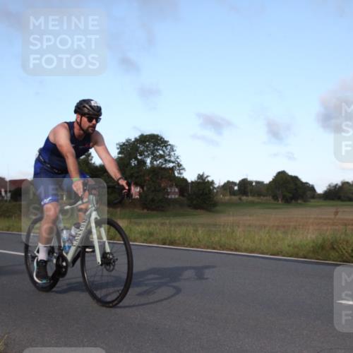 25.08.2024 - Elbe Triathlon Hamburg Fuchs,  Jonas http://msf.ph/oto/6828092 25.08.2024 09:25:12 Radfahren 87, 303, 426, 415, 226, 43 meine-sportfotos.de