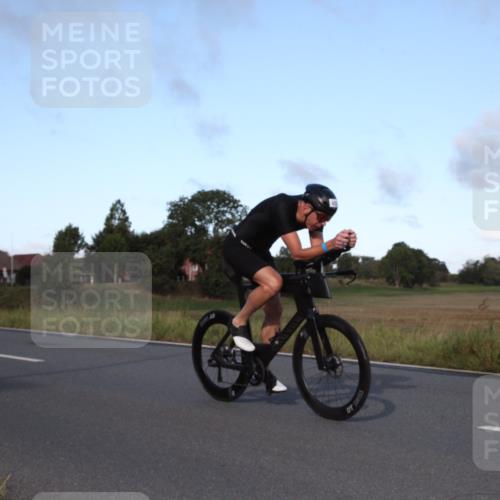 25.08.2024 - Elbe Triathlon Hamburg Fuchs,  Jonas http://msf.ph/oto/6828094 25.08.2024 09:25:13 Radfahren 87, 303, 426, 415, 226, 43 meine-sportfotos.de