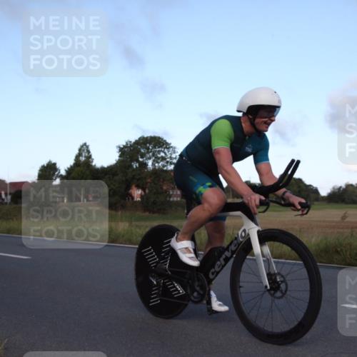 25.08.2024 - Elbe Triathlon Hamburg Fuchs,  Jonas http://msf.ph/oto/6828102 25.08.2024 09:25:20 Radfahren 415, 226, 43, 121 meine-sportfotos.de