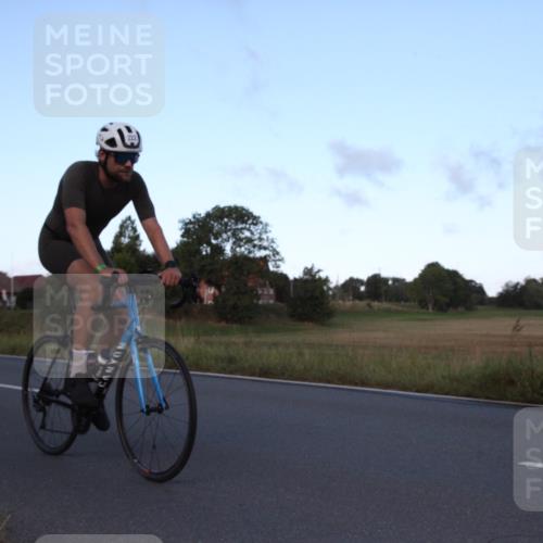 25.08.2024 - Elbe Triathlon Hamburg Fuchs,  Jonas http://msf.ph/oto/6828133 25.08.2024 09:26:05 Radfahren 230, 202, 166, 222, 158, 61, 252, 390 meine-sportfotos.de