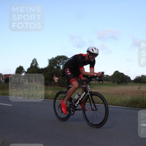 25.08.2024 - Elbe Triathlon Hamburg Fuchs,  Jonas http://msf.ph/oto/6828175 25.08.2024 09:26:50 Radfahren 185, 409, 282 meine-sportfotos.de