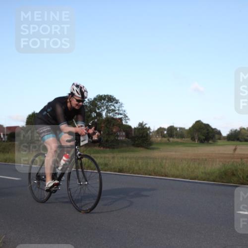 25.08.2024 - Elbe Triathlon Hamburg Fuchs,  Jonas http://msf.ph/oto/6828317 25.08.2024 09:29:30 Radfahren 33, 63, 135, 359, 357 meine-sportfotos.de
