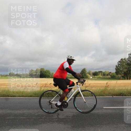25.08.2024 - Elbe Triathlon Hamburg Fuchs,  Jonas http://msf.ph/oto/6828333 25.08.2024 08:08:29 Radfahren  meine-sportfotos.de