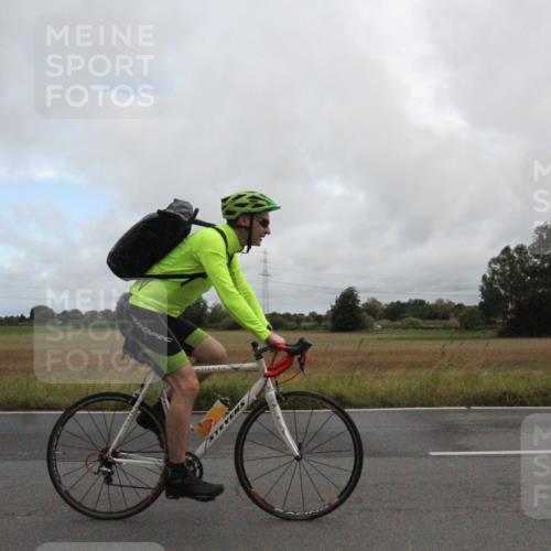 25.08.2024 - Elbe Triathlon Hamburg Fuchs,  Jonas http://msf.ph/oto/6828344 25.08.2024 08:22:44 Radfahren  meine-sportfotos.de