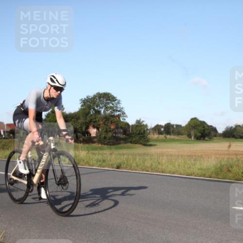 25.08.2024 - Elbe Triathlon Hamburg Fuchs,  Jonas http://msf.ph/oto/6828346 25.08.2024 09:29:54 Radfahren 66, 447, 98, 407, 138, 385, 401, 305 meine-sportfotos.de